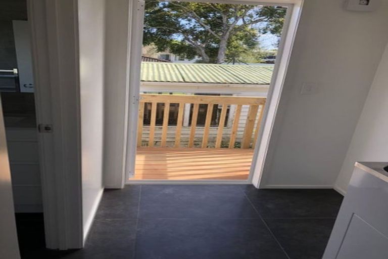 Photo of property in 10 Thornlow Street, Glendene, Auckland, 0602