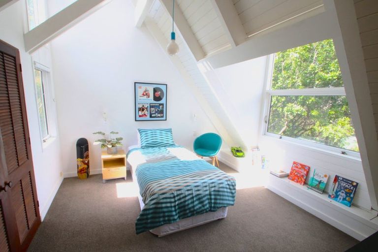 Photo of property in 67 Rosecamp Road, Beach Haven, Auckland, 0626