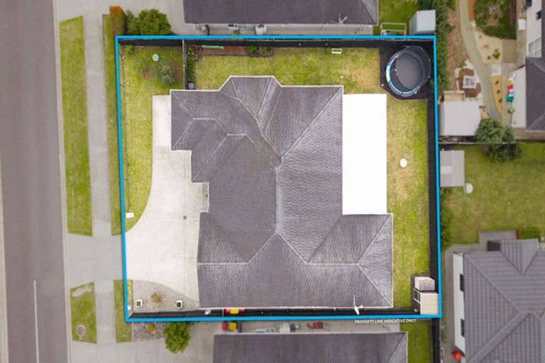 Photo of property in 4 Lewis Younie Road, Kumeu, 0810