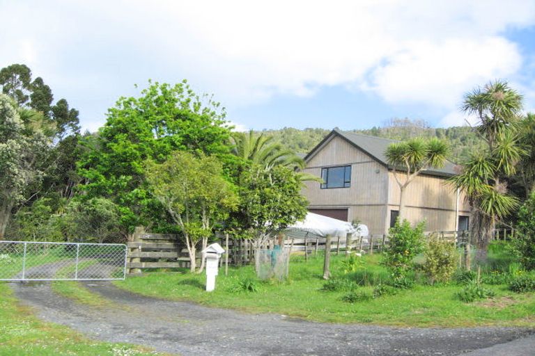 Photo of property in 1 Shirley Road, Parau, Auckland, 0604