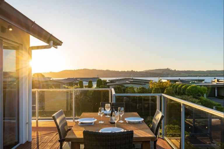 Photo of property in 24 Pukenamu Road, Rainbow Point, Taupo, 3330