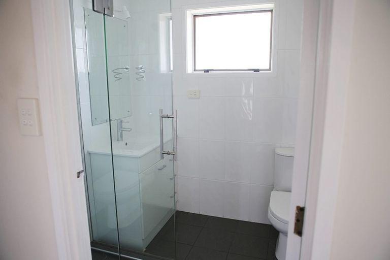 Photo of property in 3/25 Widmore Drive, Massey, Auckland, 0614