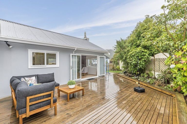 Photo of property in 17 John Witton Drive, Crofton Downs, Wellington, 6035