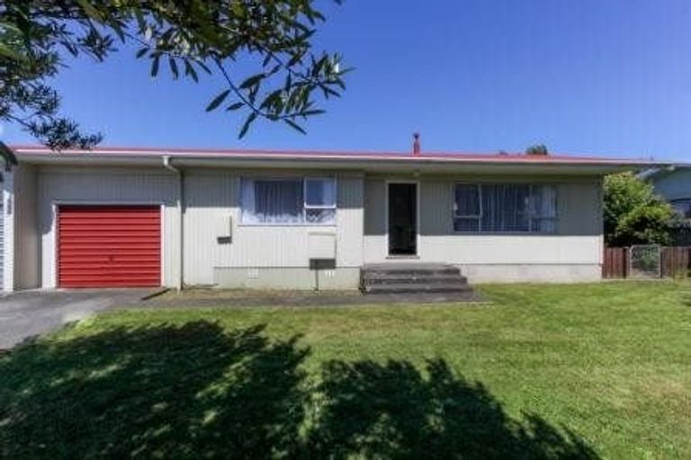 Photo of property in 9 Aratapu Street, Waitara, 4320