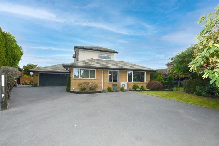 Photo of property in 11 Chateau Drive, Burnside, Christchurch, 8053