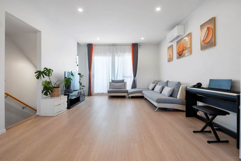 Photo of property in 4/128 Onewa Road, Northcote, Auckland, 0627