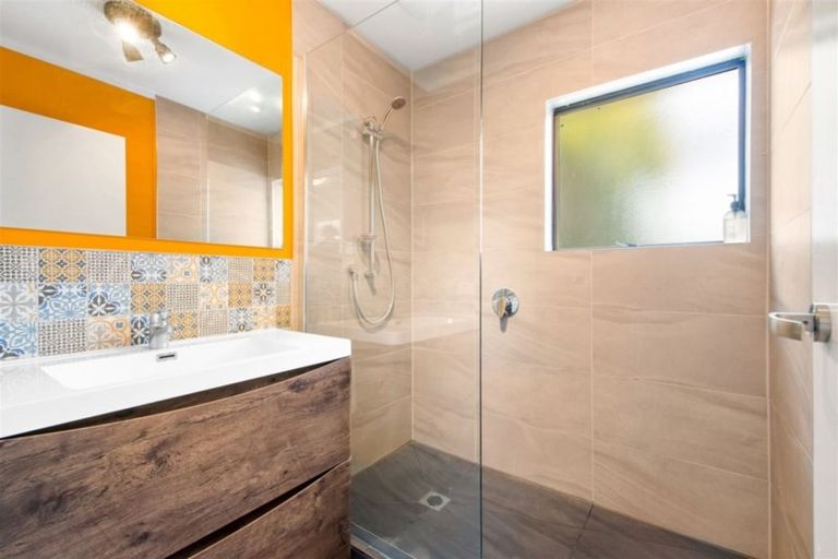 Photo of property in 2/123 Millbrook Road, Sunnyvale, Auckland, 0612