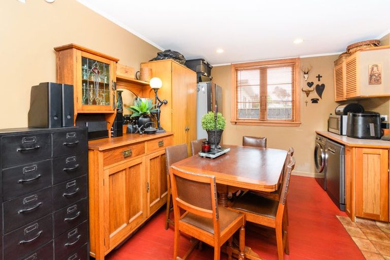 Photo of property in 497 Featherston Street, Roslyn, Palmerston North, 4414