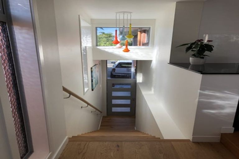 Photo of property in 2/1 Korau Road, Greenlane, Auckland, 1051