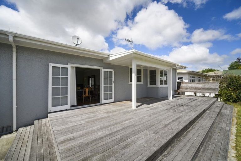 Photo of property in 583 Featherston Street, Roslyn, Palmerston North, 4414