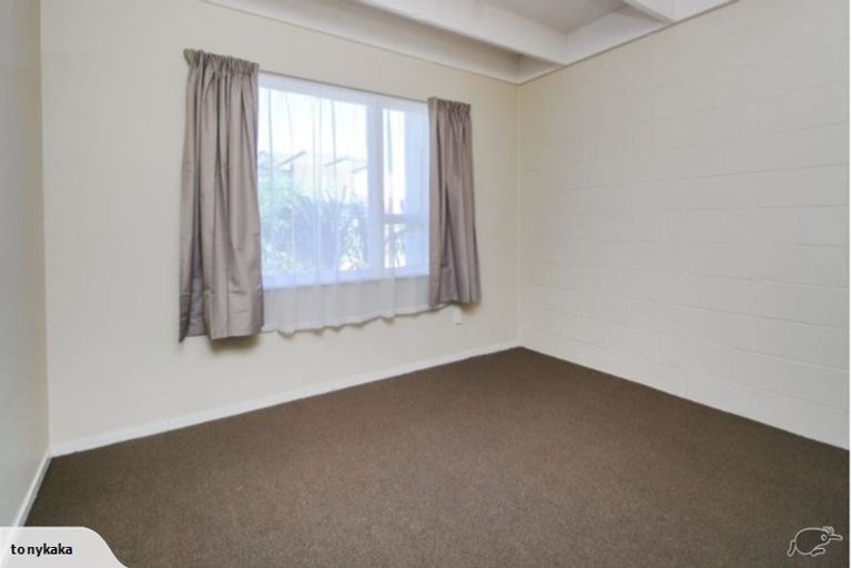 Photo of property in 1/66 Flanshaw Road, Te Atatu South, Auckland, 0610
