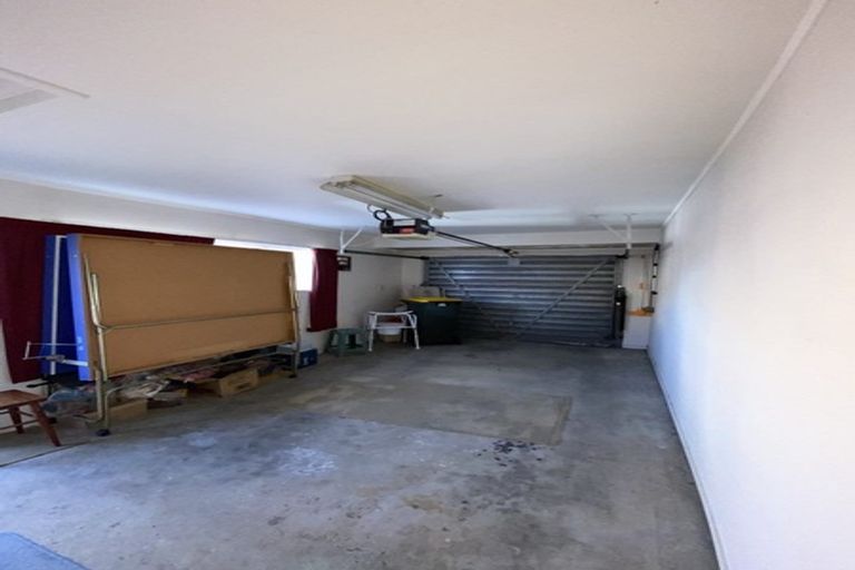 Photo of property in 1/64 Aviemore Drive, Highland Park, Auckland, 2010