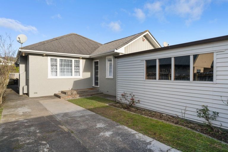 Photo of property in 10 Cambridge Street, Tawa, Wellington, 5028