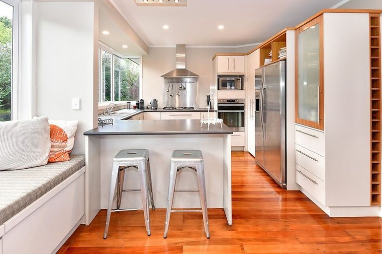 Photo of property in 1114 Whangaparaoa Road, Tindalls Beach, Whangaparaoa, 0930