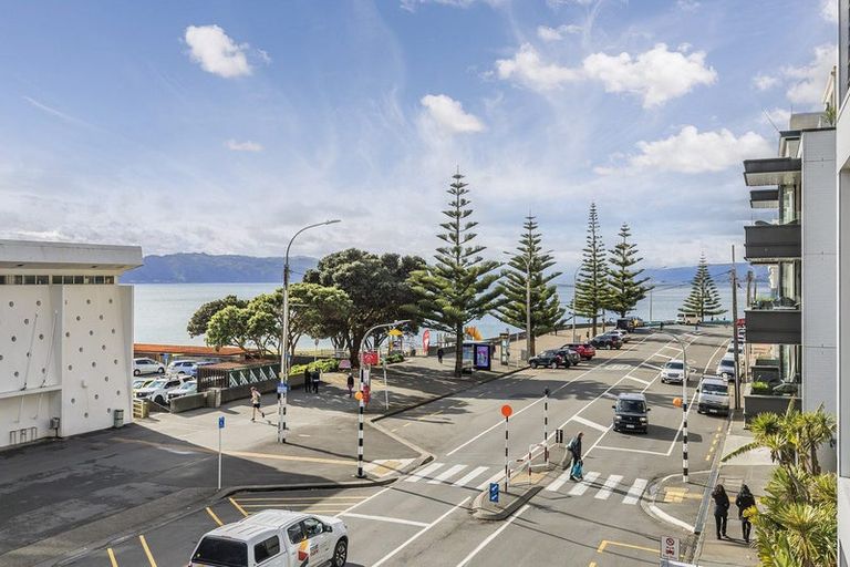 Photo of property in Dune, 2c/138 Oriental Parade, Oriental Bay, Wellington, 6011