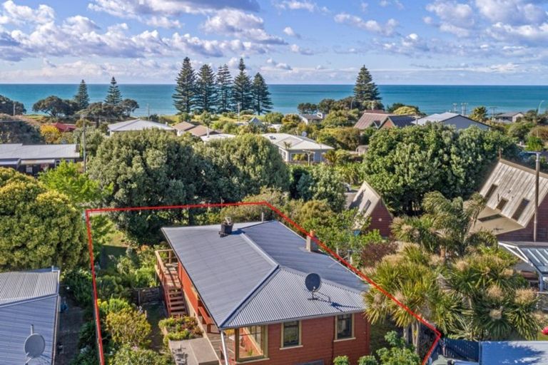 Photo of property in 12 Douglas Street, Okitu, Gisborne, 4010