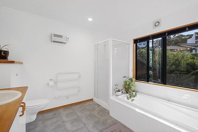 Photo of property in 11 Calypso Place, Rothesay Bay, Auckland, 0630