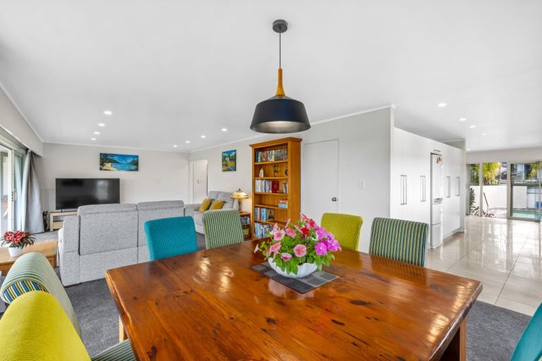 Photo of property in 166 Stapleford Crescent, Browns Bay, Auckland, 0630