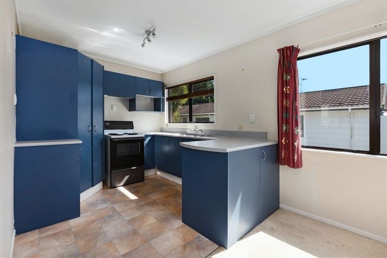 Photo of property in 58 Albatross Close, Whitby, Porirua, 5024