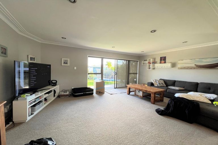 Photo of property in 10 Rene Place, Sunnyhills, Auckland, 2010