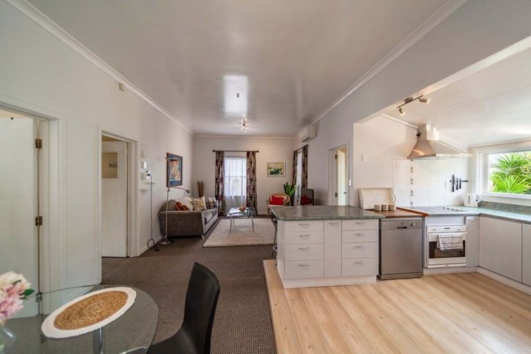 Photo of property in 8 Chaucer Road, Hospital Hill, Napier, 4110