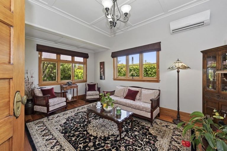 Photo of property in 106 Forest Lake Road, Forest Lake, Hamilton, 3200