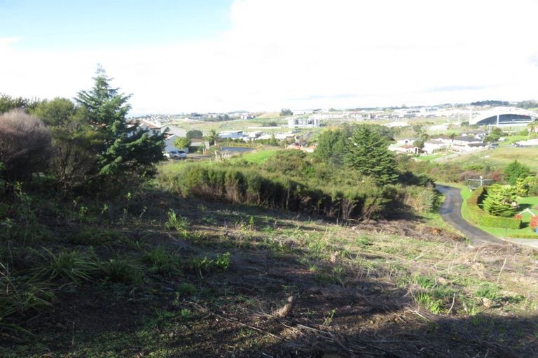 Photo of property in 27 Living Stream Road, Albany Heights, Auckland, 0632