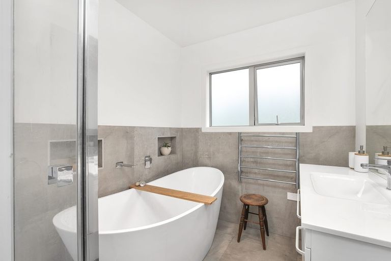 Photo of property in 47 Burrow Road, Pukekohe, 2120