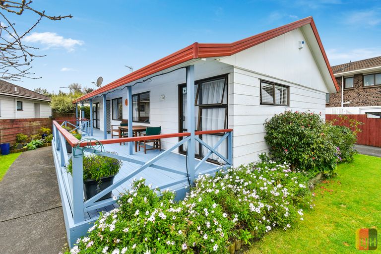 Photo of property in 7 Oakmont Place, Wattle Downs, Auckland, 2103