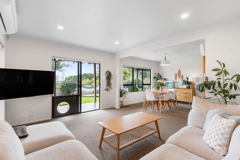 Photo of property in 1/305 Glenfield Road, Glenfield, Auckland, 0629