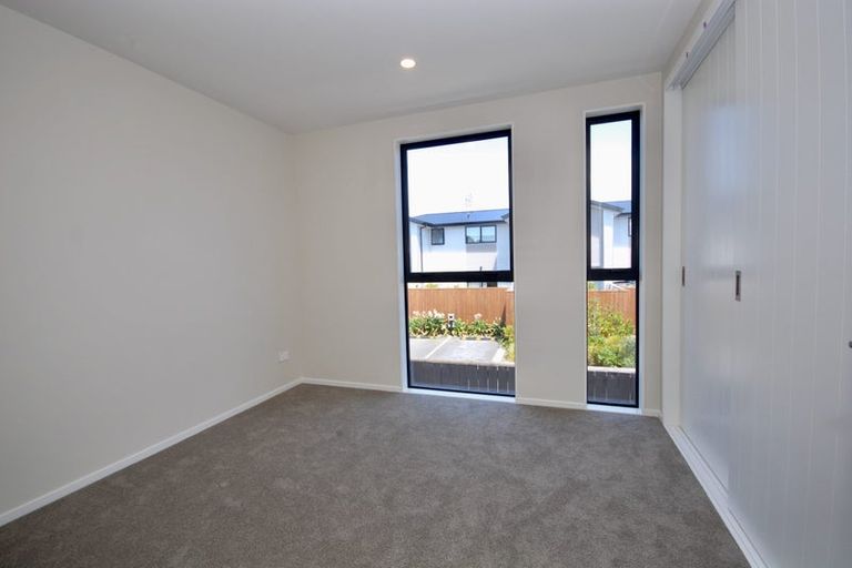 Photo of property in 8/139 Tirimoana Road, Te Atatu South, Auckland, 0602