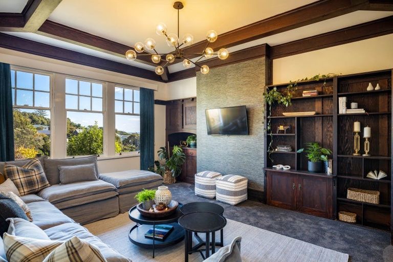 Photo of property in 22 Ridge Lane, New Plymouth, 4310