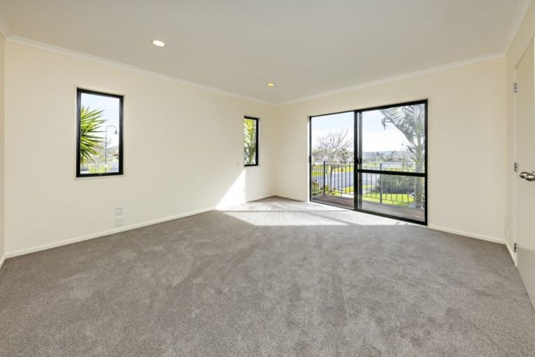 Photo of property in 89 Moyrus Crescent, East Tamaki Heights, Auckland, 2016