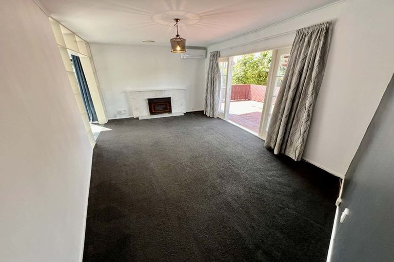 Photo of property in 8 Coletta Lane, Te Atatu South, Auckland, 0610