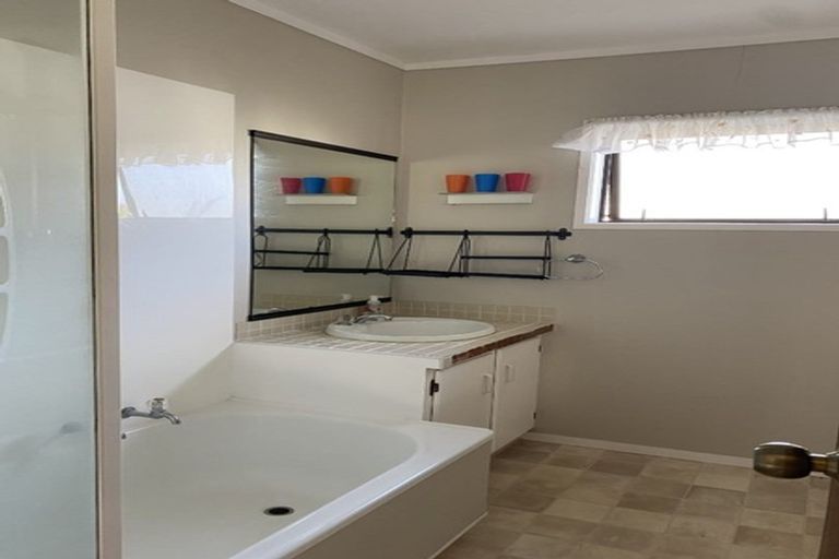 Photo of property in 2/86 Howe Street, Howick, Auckland, 2014