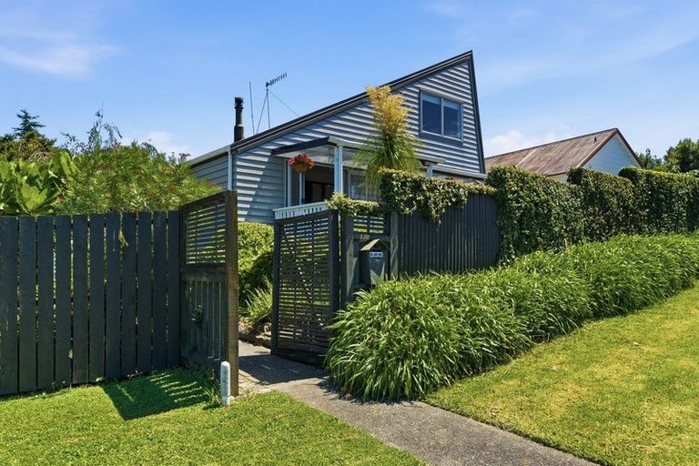 Photo of property in 2 Ely Place, Bethlehem, Tauranga, 3110
