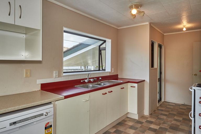 Photo of property in 2 Bevan Place, Cloverlea, Palmerston North, 4412