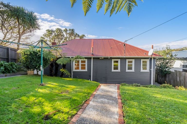 Photo of property in 11 Terawhiti Terrace, Karori, Wellington, 6012