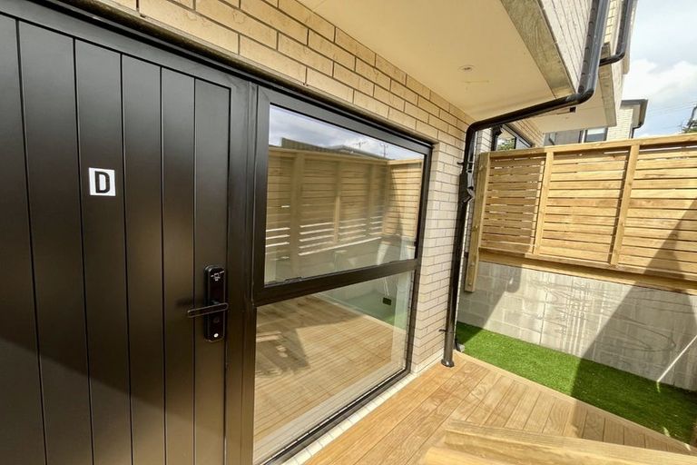 Photo of property in 98d Royal Road, Massey, Auckland, 0614