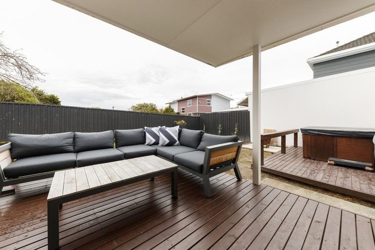 Photo of property in 23b Pahiatua Street, Hokowhitu, Palmerston North, 4410