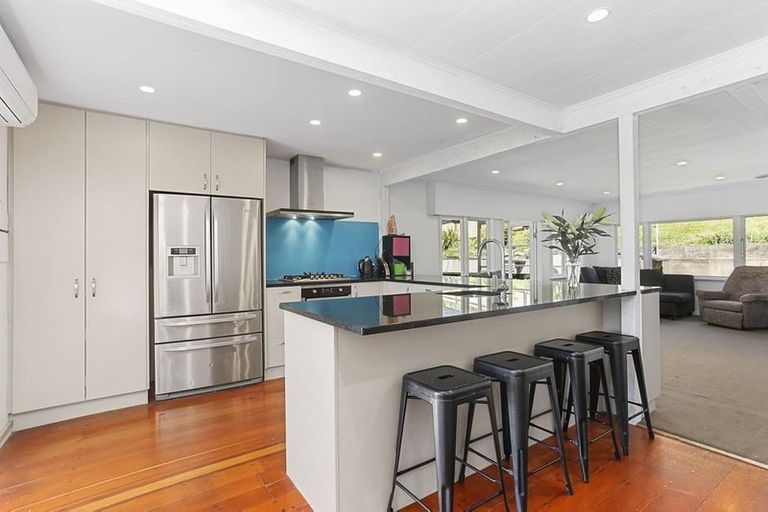 Photo of property in 32 Kashmir Road, Glen Eden, Auckland, 0602