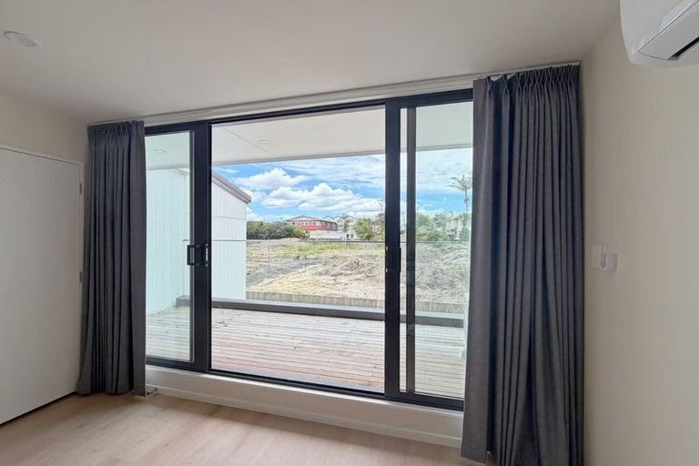 Photo of property in 6/10 Orchid Place, Te Atatu South, Auckland, 0610