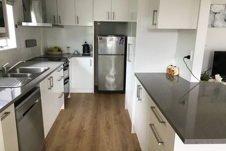 Photo of property in 2/27 Gosford Drive, Botany Downs, Auckland, 2010