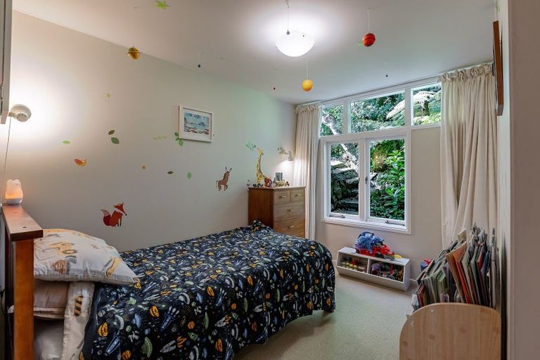 Photo of property in 8 Christina Grove, Normandale, Lower Hutt, 5010