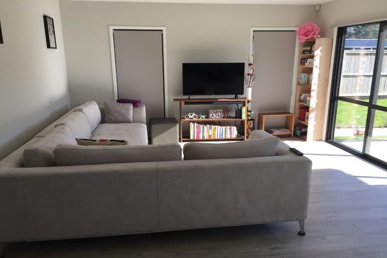 Photo of property in 17 Kahika Grove, Huapai, Kumeu, 0810