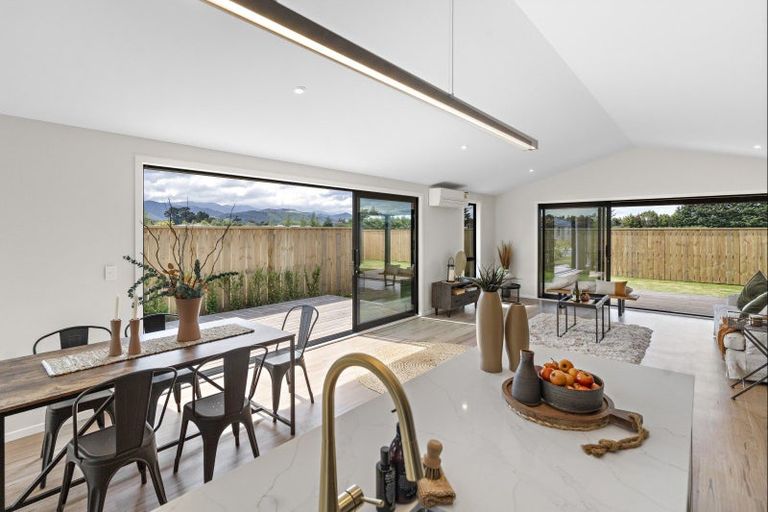 Photo of property in 6 Kakariki Crescent, Carterton, 5713