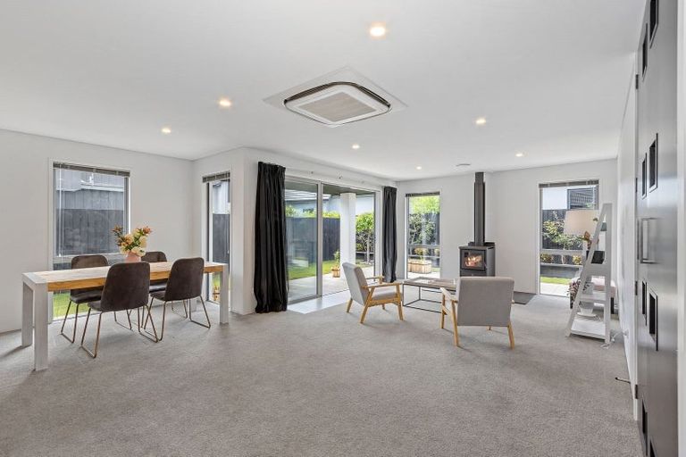 Photo of property in 33 Prestons Park Drive, Marshland, Christchurch, 8083