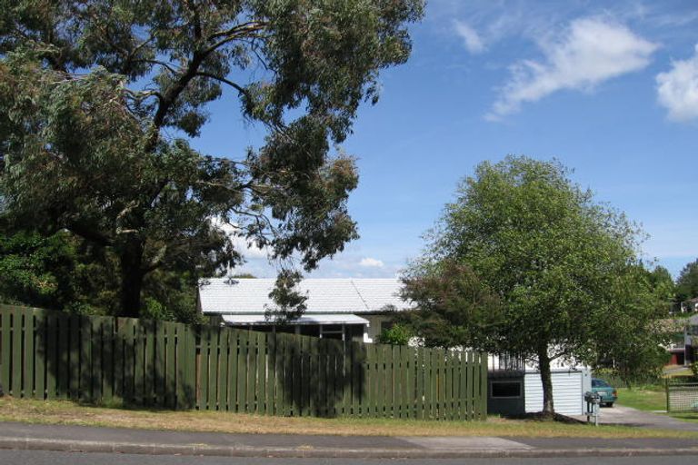 Photo of property in 24 Laurina Road, Sunnynook, Auckland, 0620