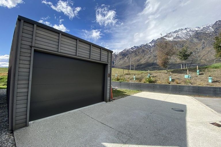 Photo of property in 2 Kotuku Lane, Jacks Point, Queenstown, 9371
