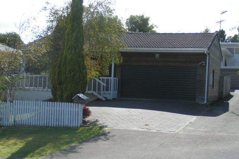 Photo of property in 2/21 Raines Avenue, Forrest Hill, Auckland, 0620